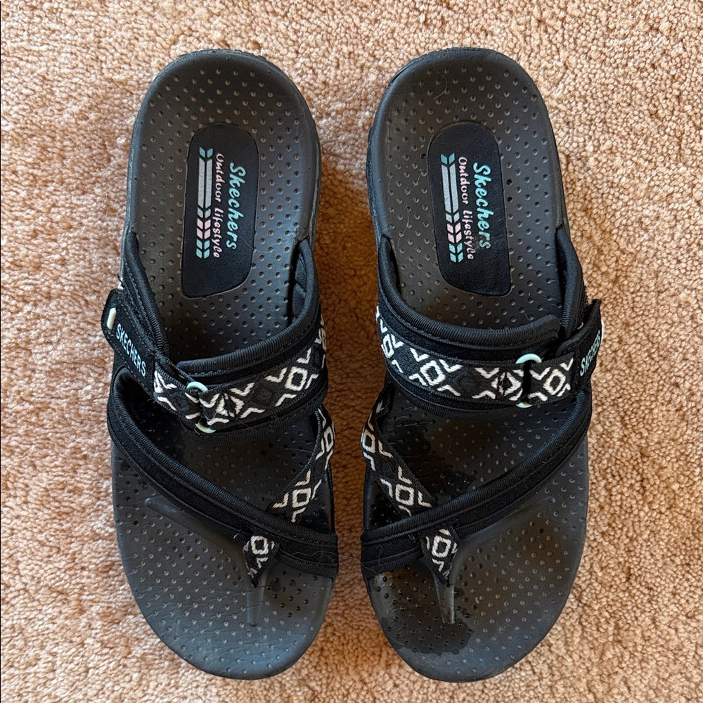 Skechers womens Reggae - Trailway Flip Flop with White Patterned Straps